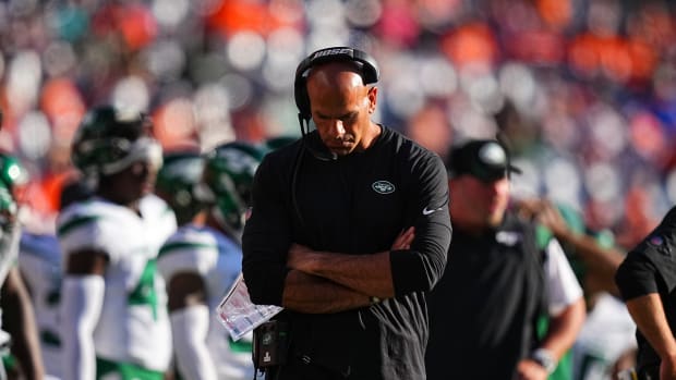 Jets head coach Robert Saleh has head down on sideline